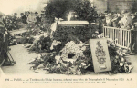 11 novembre 1920 - Le tombeau du soldat inconnu inhumé sous l'Arc de Triomphe
