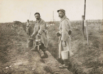 Ancerviller. La soupe dans un boyau allant vers la bergerie - 5 septembre 1915