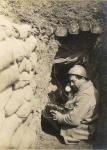 Leintrey (devant). Téléphone dans la tranchée - 4 septembre 1915