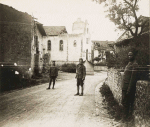 Mignéville. Un coin du village : cantonnement de tirailleurs sénégalais - Juillet 1917